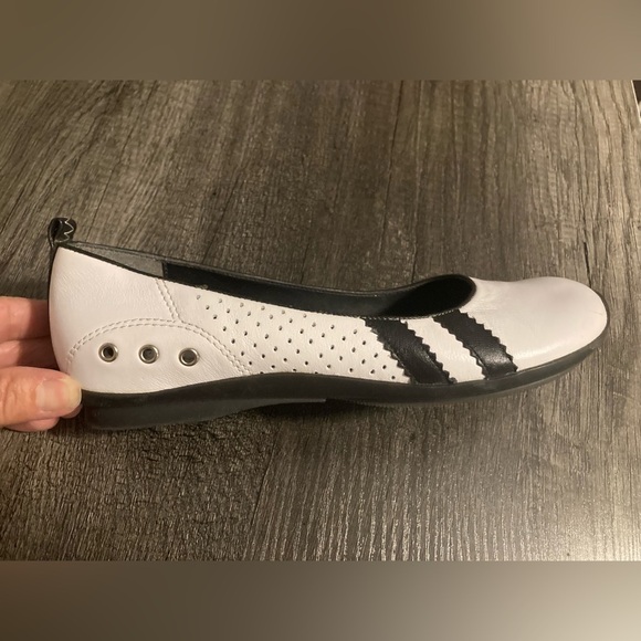 Black and White Naturalizer leather shoes - Picture 6 of 10